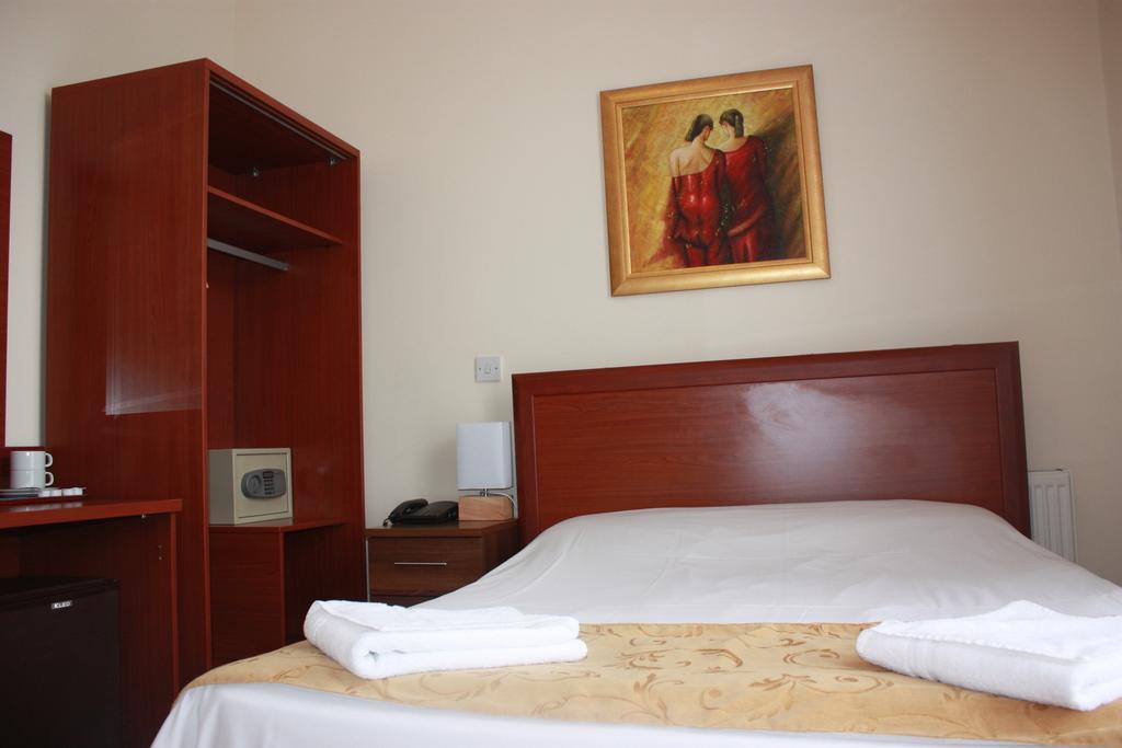 Corner House Hotel London Room photo